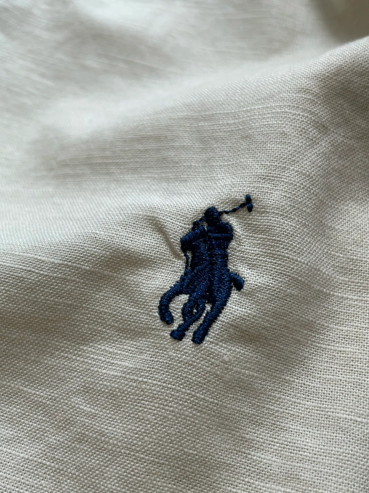 P220 🌸🌸🌸 POLO Ralph Lauren [High Quality] Classic shirt! The classic casual shirt made of pure cotton and linen has a unique design. It has a simple, clean and classic silhouette. It is a versatile style that can be switched at will. The fabric feels soft and delicate, highly breathable, and is close to the skin and comfortable to wear. It can be worn alone as an inner layer. Its versatile performance is beyond your imagination! The upper body of the ready-to-wear is simple and classic yet elegant! Size:M-XXL